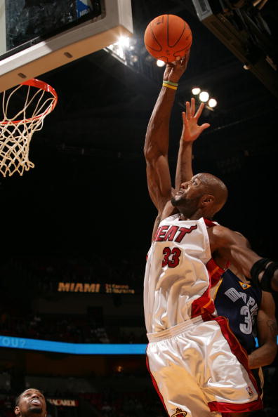 热火轻取灰熊，易建联状态火热